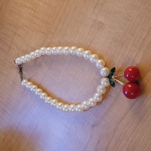 Pearl and cherries choker.